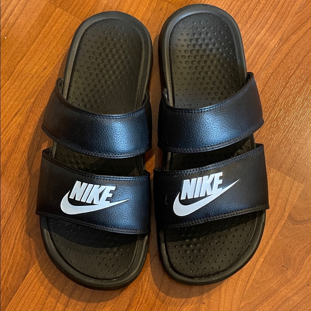 Nike Women’s Benassi Duo Slides